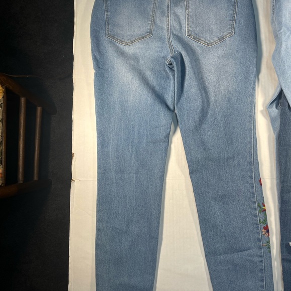 Lot of 3 Earl Jeans Size 8 and 10 - Picture 2 of 10